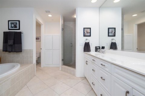 Condo in New Smyrna Beach, Florida, 2 bedrooms  № 2376674 - photo 9