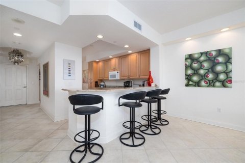 Condo in New Smyrna Beach, Florida, 2 bedrooms  № 2376674 - photo 18
