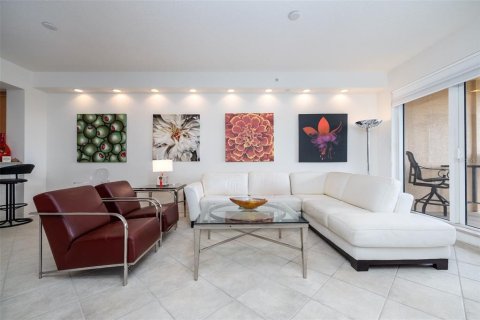 Condo in New Smyrna Beach, Florida, 2 bedrooms  № 2376674 - photo 14