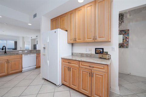 Condo in New Smyrna Beach, Florida, 2 bedrooms  № 2376674 - photo 20