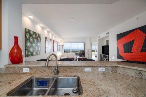 Condo in New Smyrna Beach, Florida, 2 bedrooms  № 2376674 - photo 21