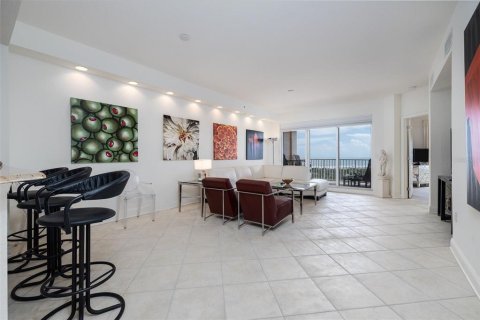 Condo in New Smyrna Beach, Florida, 2 bedrooms  № 2376674 - photo 8