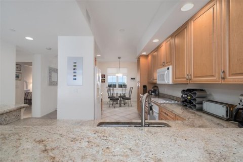 Condo in New Smyrna Beach, Florida, 2 bedrooms  № 2376674 - photo 19