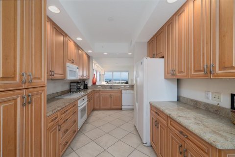 Condo in New Smyrna Beach, Florida, 2 bedrooms  № 2376674 - photo 5