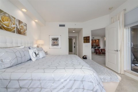 Condo in New Smyrna Beach, Florida, 2 bedrooms  № 2376674 - photo 23