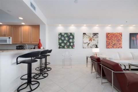 Condo in New Smyrna Beach, Florida, 2 bedrooms  № 2376674 - photo 17