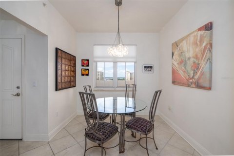 Condo in New Smyrna Beach, Florida, 2 bedrooms  № 2376674 - photo 11