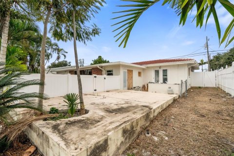 House in Saint Petersburg, Florida 3 bedrooms, 192.12 sq.m. № 2303193 - photo 27