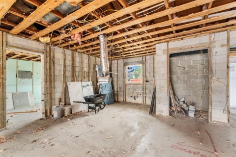 House in Saint Petersburg, Florida 3 bedrooms, 192.12 sq.m. № 2303193 - photo 12