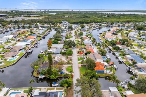 House in Saint Petersburg, Florida 3 bedrooms, 192.12 sq.m. № 2303193 - photo 30