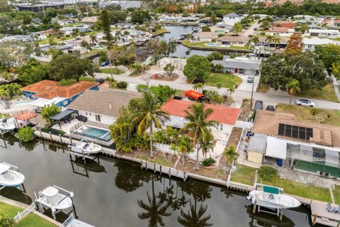 House in Saint Petersburg, Florida 3 bedrooms, 192.12 sq.m. № 2303193 - photo 6