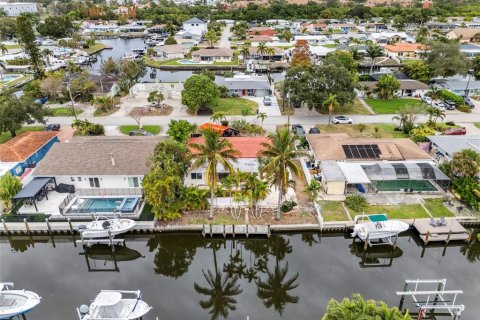 House in Saint Petersburg, Florida 3 bedrooms, 192.12 sq.m. № 2303193 - photo 5