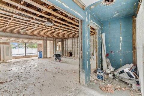 House in Saint Petersburg, Florida 3 bedrooms, 192.12 sq.m. № 2303193 - photo 8