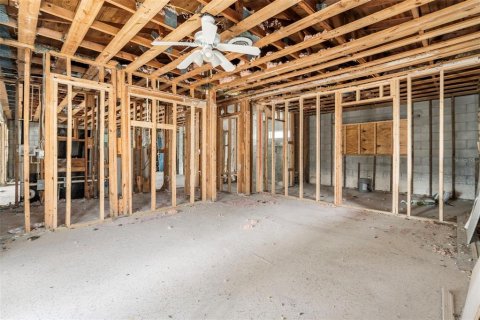 House in Saint Petersburg, Florida 3 bedrooms, 192.12 sq.m. № 2303193 - photo 24
