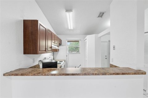 Copropriété à louer à Sunrise, Floride: 2 chambres, 82.31 m2 № 2085608 - photo 2