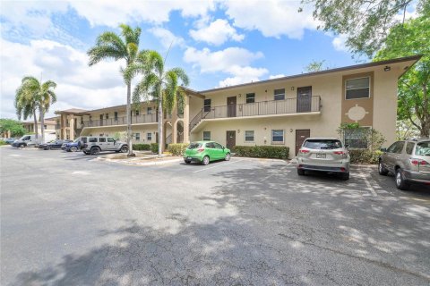 Copropriété à louer à Sunrise, Floride: 2 chambres, 82.31 m2 № 2085608 - photo 13