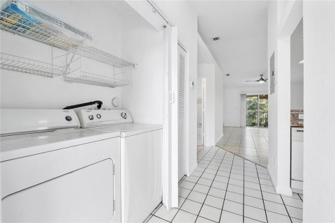 Copropriété à louer à Sunrise, Floride: 2 chambres, 82.31 m2 № 2085608 - photo 3