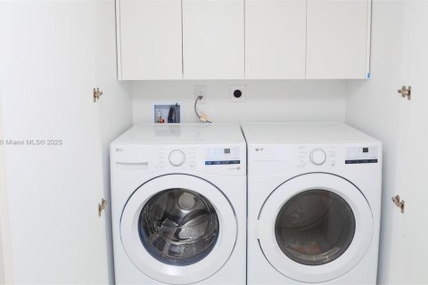 Condo in Aventura, Florida, 3 bedrooms  № 1711481 - photo 18