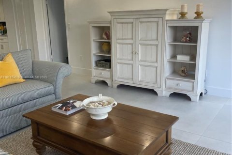Condominio en alquiler en Bal Harbour, Florida, 1 dormitorio, 83.24 m2 № 1937790 - foto 4