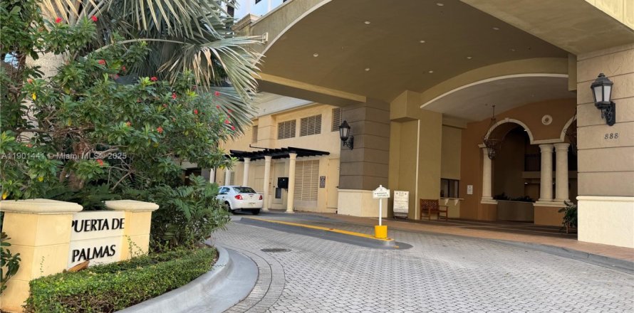 Кондоминиум с 2 спальнями в Корал-Гейблс, Флорида № 2021045