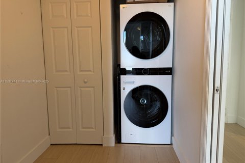 Купить кондоминиум в Корал-Гейблс, Флорида 2 спальни, 99.59м2, № 2021045 - фото 22