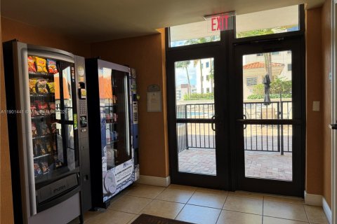 Купить кондоминиум в Корал-Гейблс, Флорида 2 спальни, 99.59м2, № 2021045 - фото 27