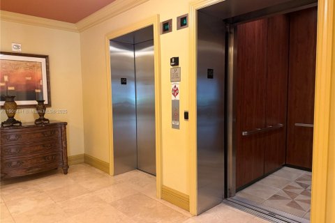 Купить кондоминиум в Корал-Гейблс, Флорида 2 спальни, 99.59м2, № 2021045 - фото 6