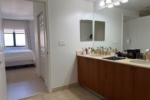 Купить кондоминиум в Корал-Гейблс, Флорида 2 спальни, 99.59м2, № 2021045 - фото 19
