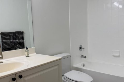 Купить кондоминиум в Корал-Гейблс, Флорида 2 спальни, 99.59м2, № 2021045 - фото 23