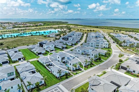 House in Bradenton, Florida 4 bedrooms, 362.41 sq.m. № 2149542 - photo 5