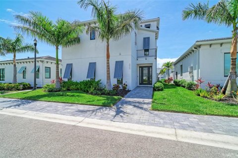 House in Bradenton, Florida 4 bedrooms, 362.41 sq.m. № 2149542 - photo 3