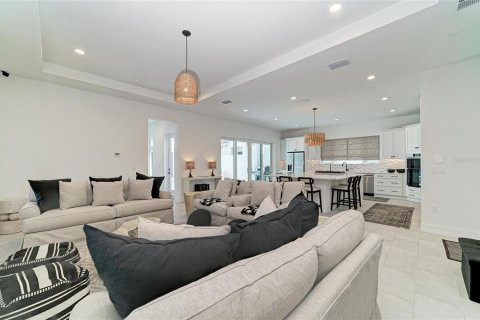 House in Bradenton, Florida 4 bedrooms, 362.41 sq.m. № 2149542 - photo 20