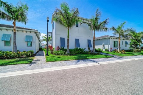 House in Bradenton, Florida 4 bedrooms, 362.41 sq.m. № 2149542