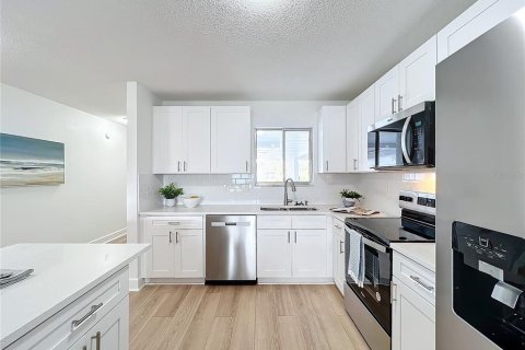 Condominio en alquiler en Sarasota, Florida, 2 dormitorios, 127.46 m2 № 1534557 - foto 6