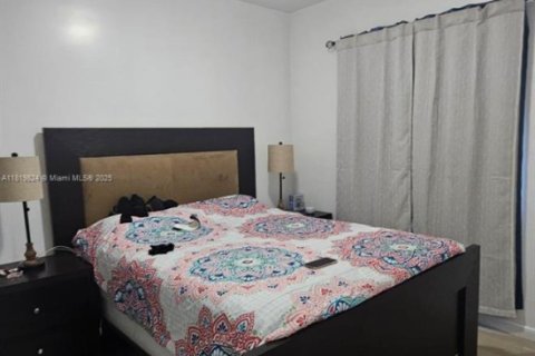 Apartamento en alquiler en Miami, Florida, 2 dormitorios, 1563.92 m2 № 1937430 - foto 9