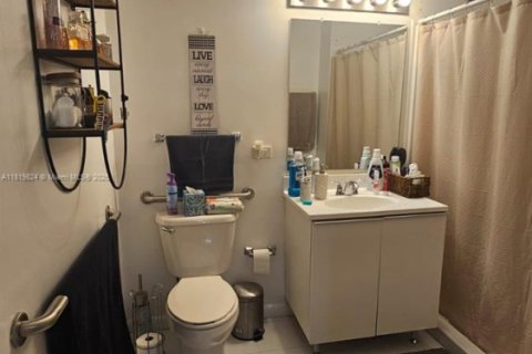 Apartamento en alquiler en Miami, Florida, 2 dormitorios, 1563.92 m2 № 1937430 - foto 7