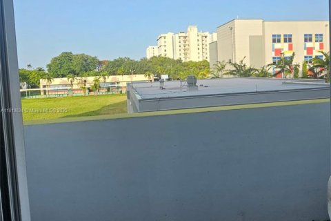 Apartamento en alquiler en Miami, Florida, 2 dormitorios, 1563.92 m2 № 1937430 - foto 11