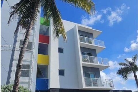 Apartamento en alquiler en Miami, Florida, 2 dormitorios, 1563.92 m2 № 1937430 - foto 1