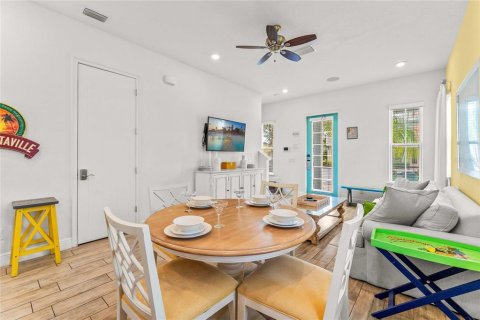 Villa ou maison à louer à Kissimmee, Floride: 2 chambres, 121.24 m2 № 2147927 - photo 11