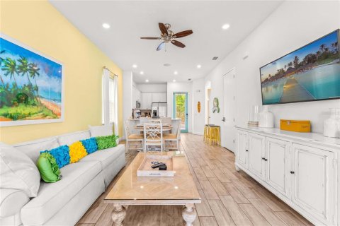 Villa ou maison à louer à Kissimmee, Floride: 2 chambres, 121.24 m2 № 2147927 - photo 3
