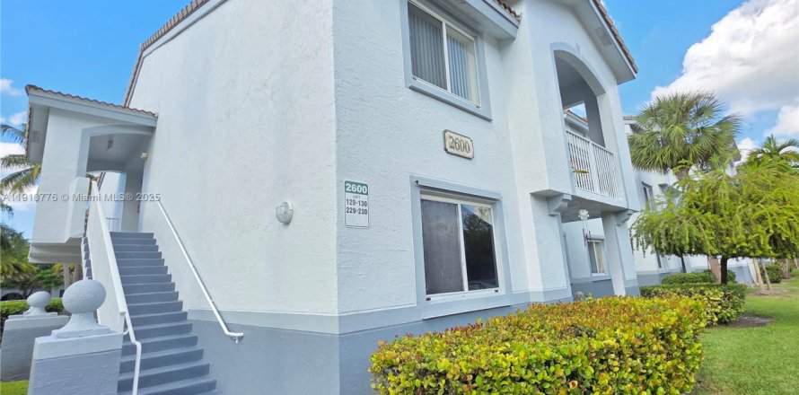 Кондоминиум с 3 спальнями в Дейви, Флорида № 1969773