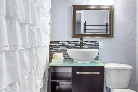 Villa ou maison à vendre à Wilton Manors, Floride: 3 chambres, 152.73 m2 № 2005972 - photo 13