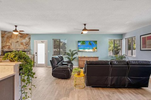 Villa ou maison à vendre à Wilton Manors, Floride: 3 chambres, 152.73 m2 № 2005972 - photo 3