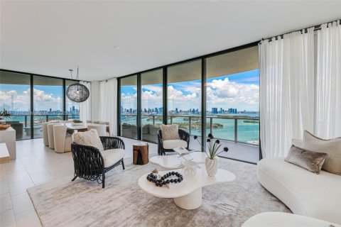 Condo in Miami Beach, Florida, 3 bedrooms  № 1762814 - photo 1