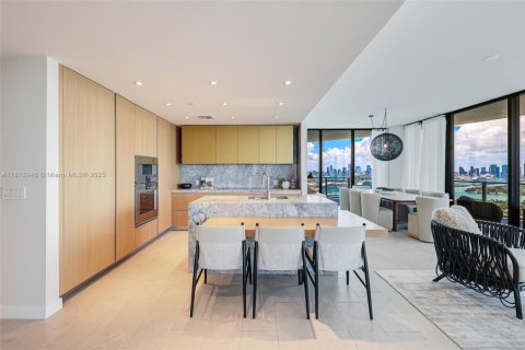 Condo in Miami Beach, Florida, 3 bedrooms  № 1762814 - photo 25
