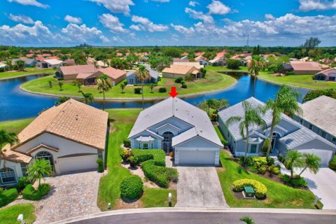 House in Delray Beach, Florida 3 bedrooms, 128.39 sq.m. № 1221501 - photo 1