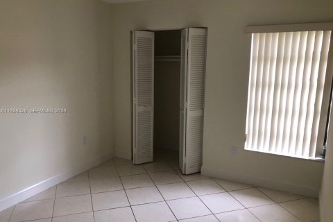 Casa en alquiler en Miami, Florida, 3 dormitorios, 153.85 m2 № 2078139 - foto 7