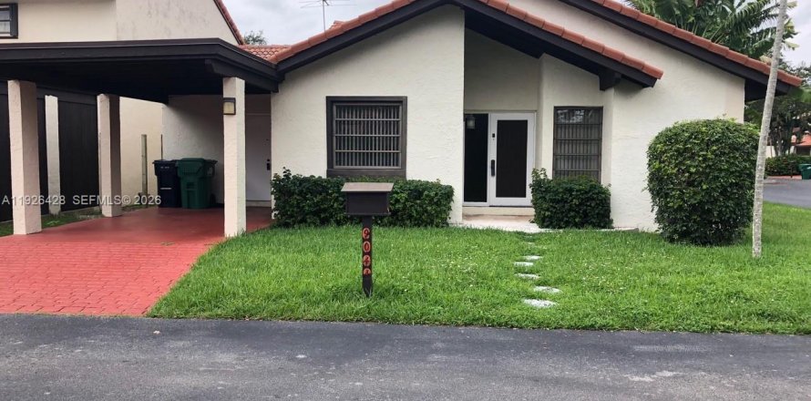 Casa en Miami, Florida 3 dormitorios, 153.85 m2 № 2078139