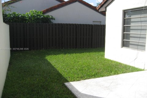 Casa en alquiler en Miami, Florida, 3 dormitorios, 153.85 m2 № 2078139 - foto 9