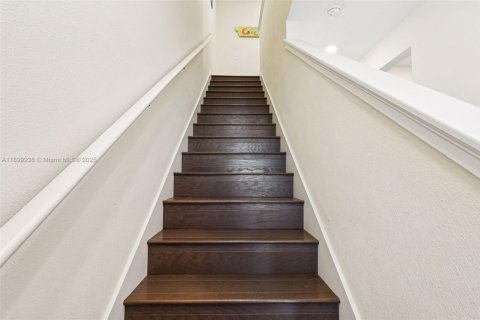 Купить таунхаус в Киссимми, Флорида 3 спальни, № 2014828 - фото 20